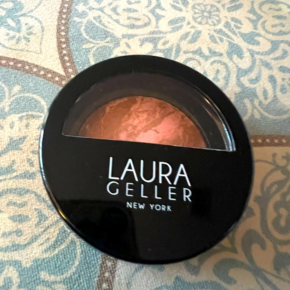 Baked Blush n Brighten in Honey Suckle